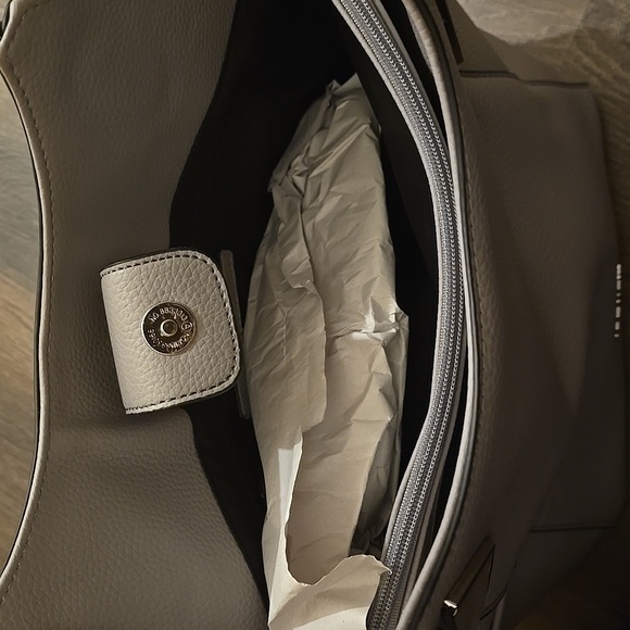 New Nine West - Picture 3 of 4